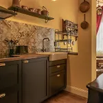 Guesthost - The House Of Harry Potter And A Story Apartment Ferrara