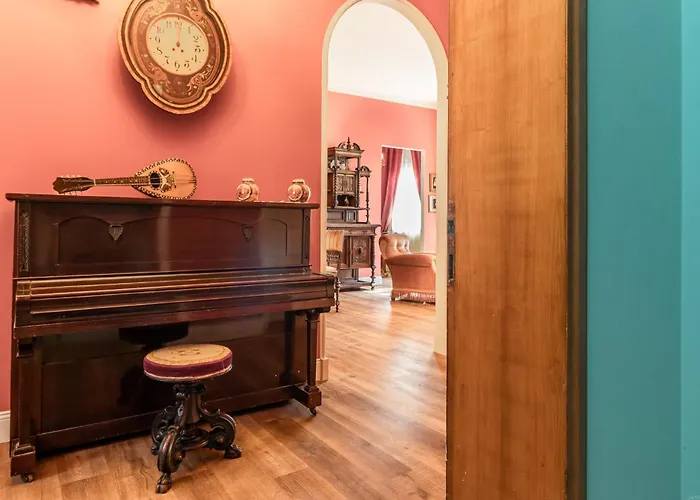 Guesthost - The House Of Harry Potter And A Story *